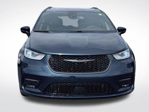 Fathom Blue Pearlcoat 2025 Chrysler Pacifica Limited