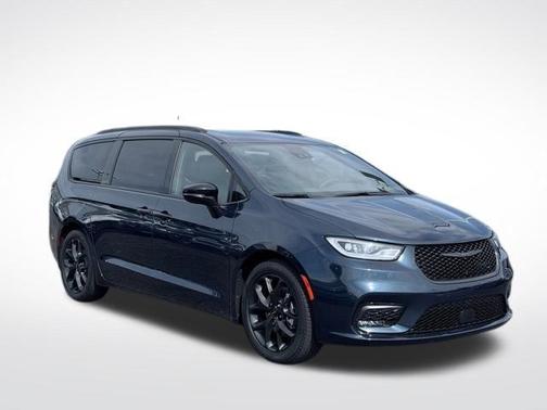 Fathom Blue Pearlcoat 2025 Chrysler Pacifica Limited