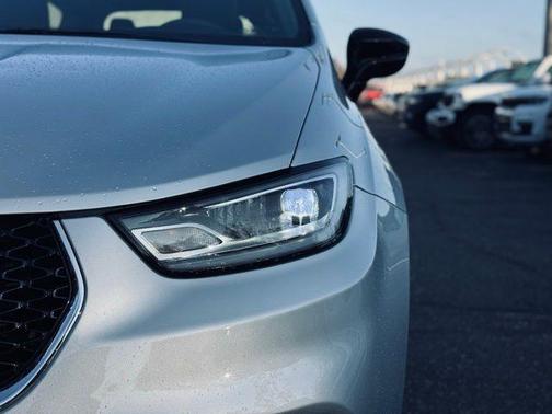 2024 Chrysler Pacifica Touring-L