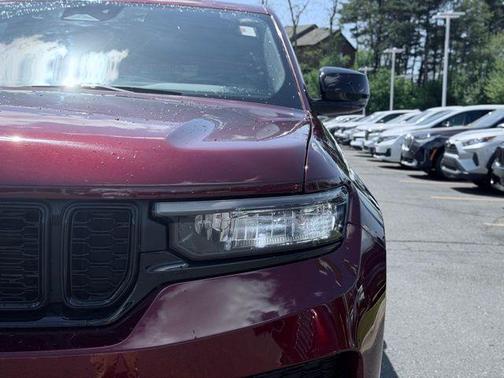 Velvet Red Pearlcoat 2025 Jeep Grand Cherokee Laredo