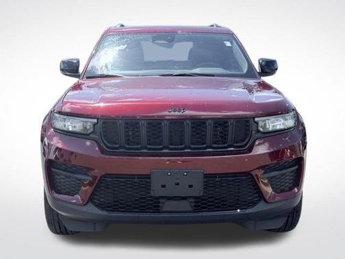 Velvet Red Pearlcoat 2025 Jeep Grand Cherokee Laredo