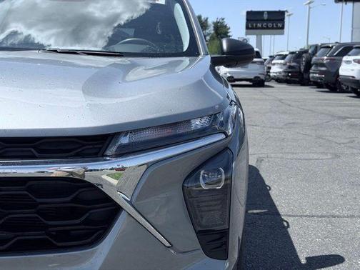Sterling Gray Metallic 2024 Chevrolet Trax LS