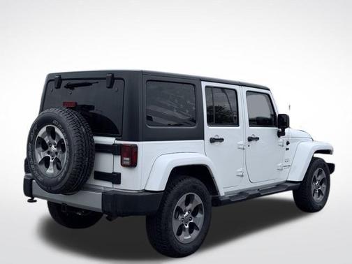 Bright White Clearcoat 2018 Jeep Wrangler JK Unlimited Sahara