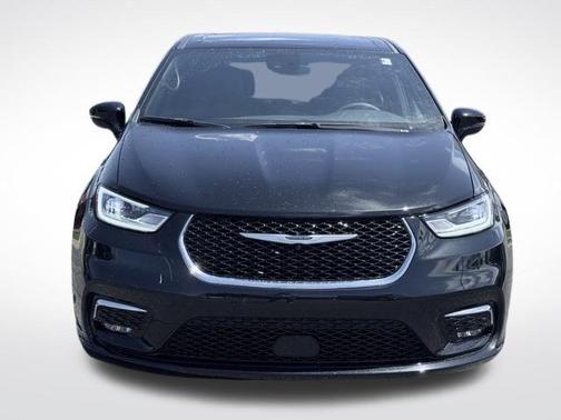 Diamond Black 2025 Chrysler Pacifica Select