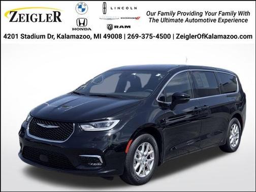Diamond Black 2025 Chrysler Pacifica Select