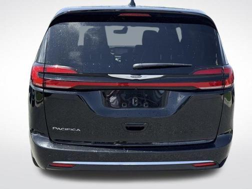 Diamond Black 2025 Chrysler Pacifica Select