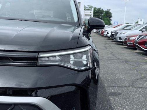 Deep Black Pearl Effect 2025 Volkswagen Taos 1.5T SE