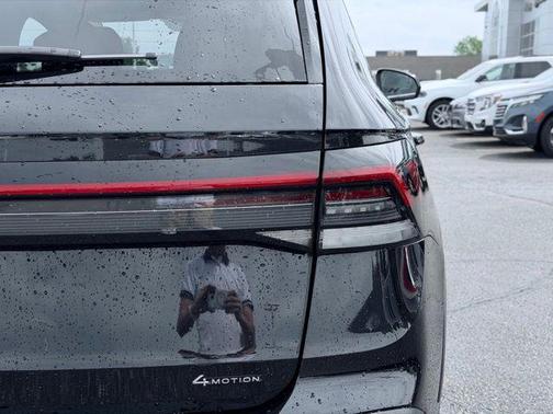 Deep Black Pearl Effect 2025 Volkswagen Taos 1.5T SE