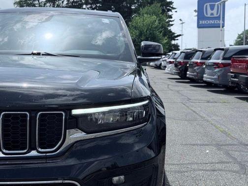 Diamond Black 2022 Jeep Grand Cherokee Overland
