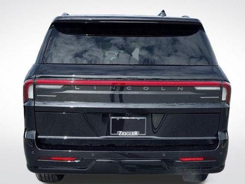 Infinite Black Metallic 2026 Lincoln Navigator L Reserve