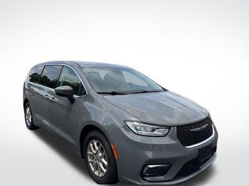 2023 Chrysler Pacifica Touring-L
