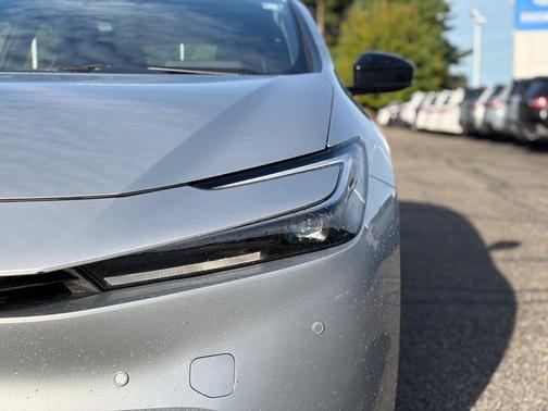 CUTTING EDGE 2025 Toyota Prius LE