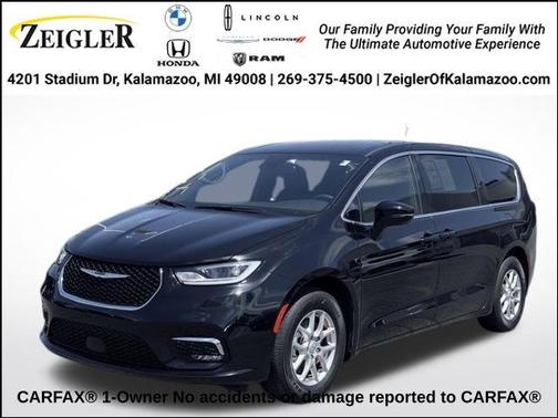 Diamond Black 2025 Chrysler Pacifica Select