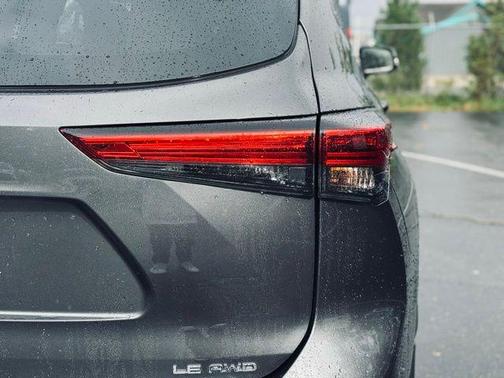 2022 Toyota Highlander LE