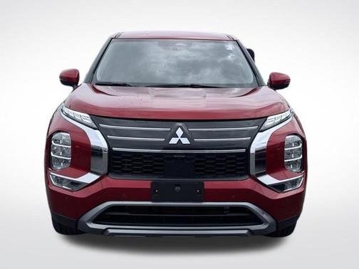 Diamond Red 2025 Mitsubishi Outlander SE
