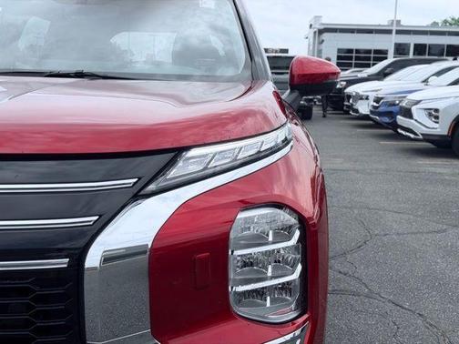 Diamond Red 2025 Mitsubishi Outlander SE
