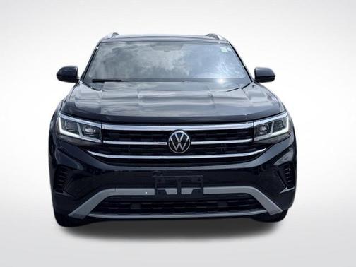 Deep Black Pearl Effect 2023 Volkswagen Atlas Cross Sport 2.0T SE