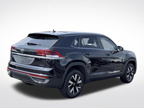 Deep Black Pearl Effect 2023 Volkswagen Atlas Cross Sport 2.0T SE