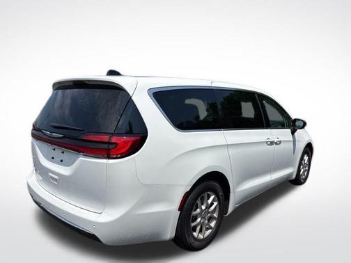 2024 Chrysler Pacifica Touring-L