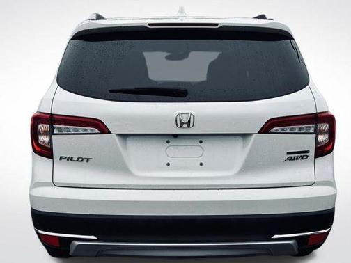 Platinum White 2022 Honda Pilot Touring 7-Passenger
