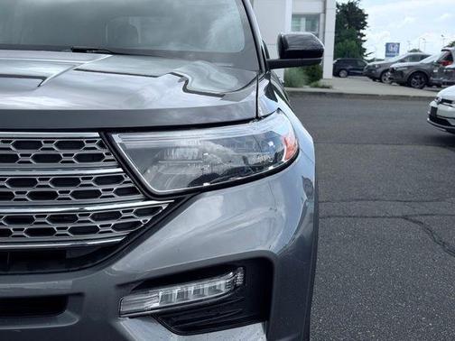 Gray Metallic 2022 Ford Explorer Limited