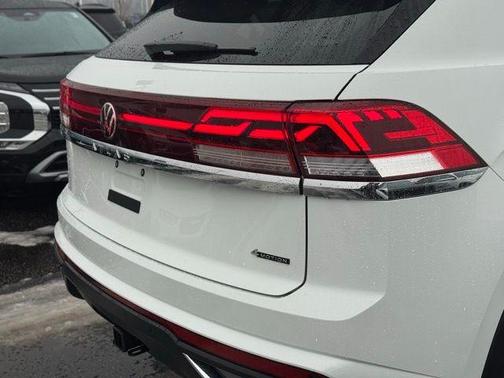 2025 Volkswagen Atlas Cross Sport 2.0T SE w/Technology