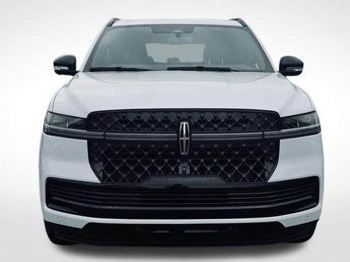 Crystal White Metallic 2026 Lincoln Navigator Reserve
