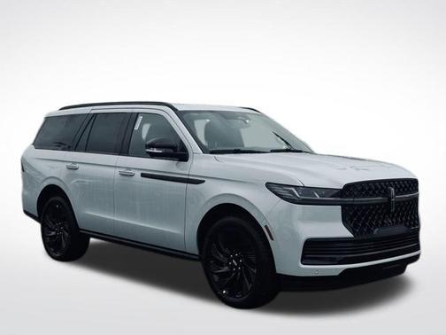 Crystal White Metallic 2026 Lincoln Navigator Reserve