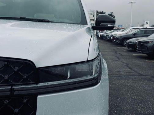 Crystal White Metallic 2026 Lincoln Navigator Reserve