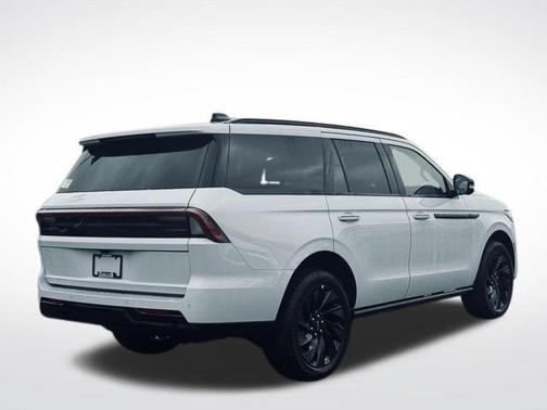 Crystal White Metallic 2026 Lincoln Navigator Reserve