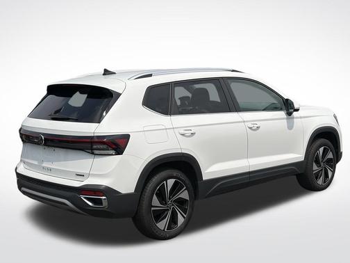 Pure White 2025 Volkswagen Taos 1.5T SE