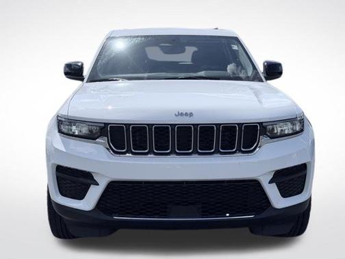 Bright White Clearcoat 2023 Jeep Grand Cherokee Laredo