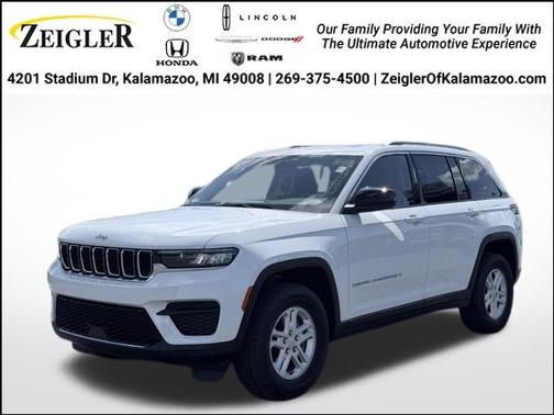 Bright White Clearcoat 2023 Jeep Grand Cherokee Laredo