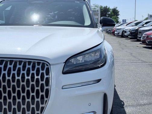 White Metallic 2023 Lincoln Corsair Standard