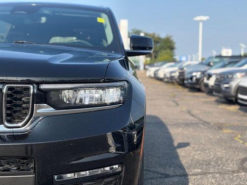 Diamond Black 2023 Jeep Grand Cherokee L Limited