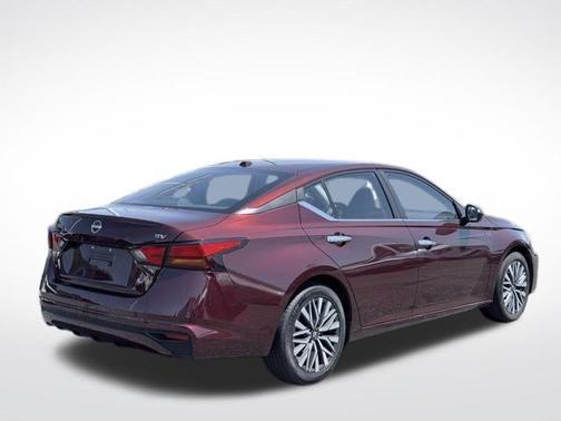 Garnet Pearl Me 2024 Nissan Altima 2.5 SV