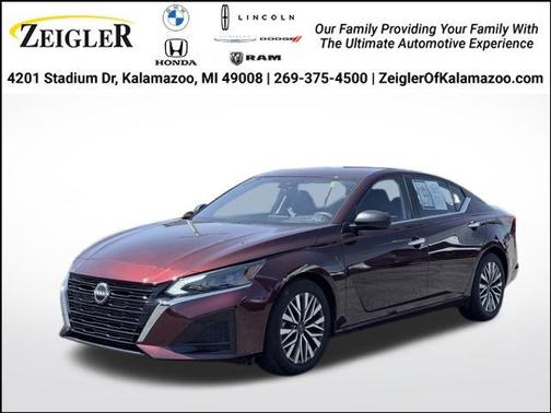 Garnet Pearl Me 2024 Nissan Altima 2.5 SV