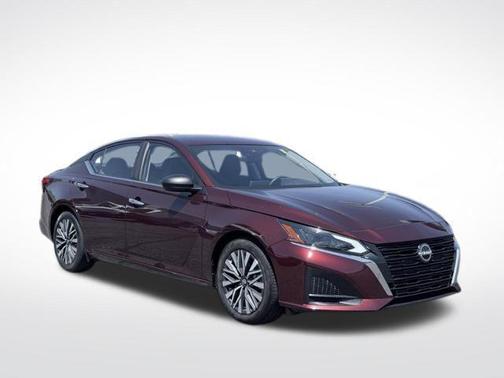 Garnet Pearl Me 2024 Nissan Altima 2.5 SV