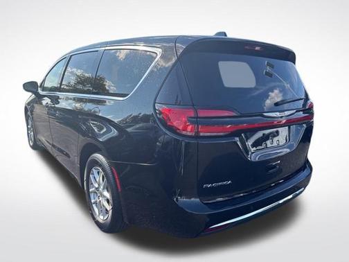 2024 Chrysler Pacifica Touring-L