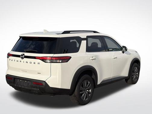 Glacier White 2025 Nissan Pathfinder SV