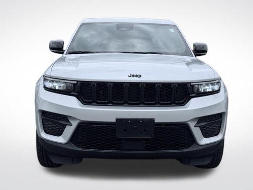 Silver Zynith 2025 Jeep Grand Cherokee Laredo