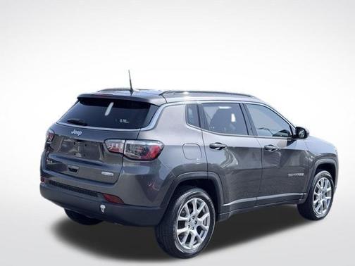 Granite Crystal Clearcoat Metallic 2022 Jeep Compass Latitude Lux