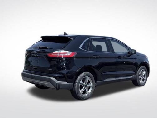 Agate Black Metallic 2022 Ford Edge SEL