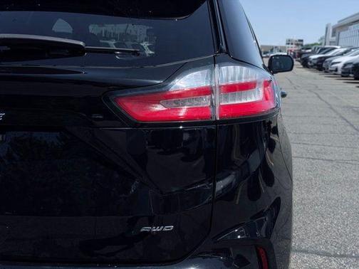 Agate Black Metallic 2022 Ford Edge SEL