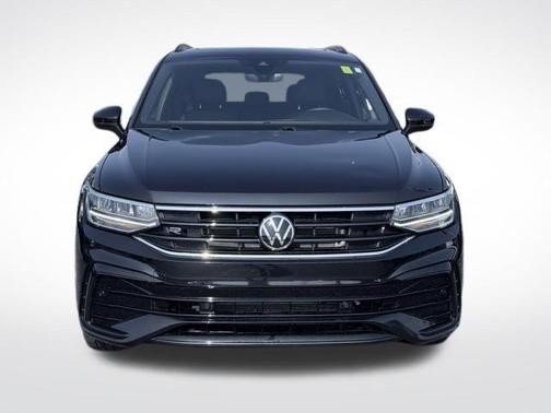 Deep Black Pearl Effect 2023 Volkswagen Tiguan 2.0T SE R-Line Black