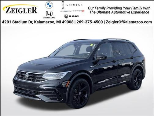 Deep Black Pearl Effect 2023 Volkswagen Tiguan 2.0T SE R-Line Black