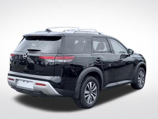 Black 2024 Nissan Pathfinder SL