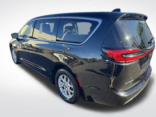 2024 Chrysler Pacifica Touring-L