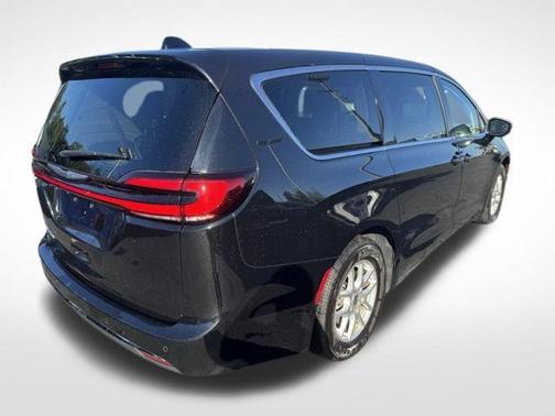 2024 Chrysler Pacifica Touring-L