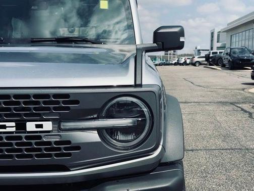 Iconic Silver Metallic 2023 Ford Bronco Badlands